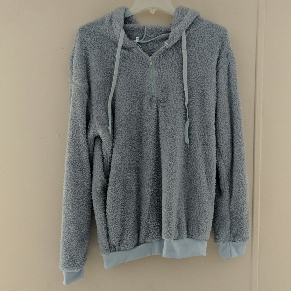 Sherpa-like hoodie